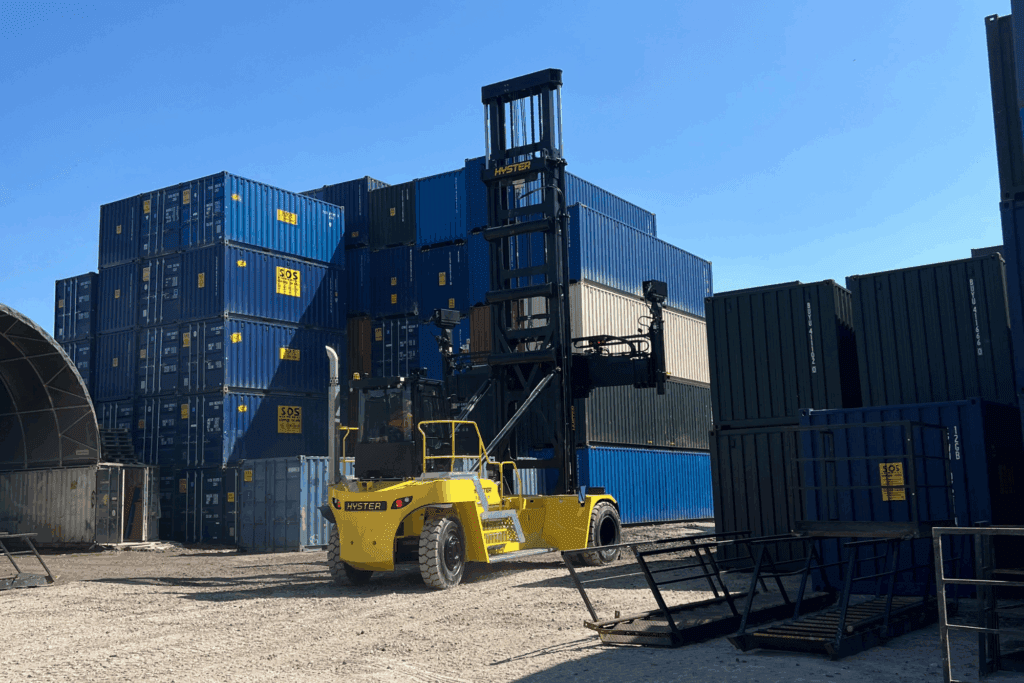 8 tonne ec-6 stacker in container yard