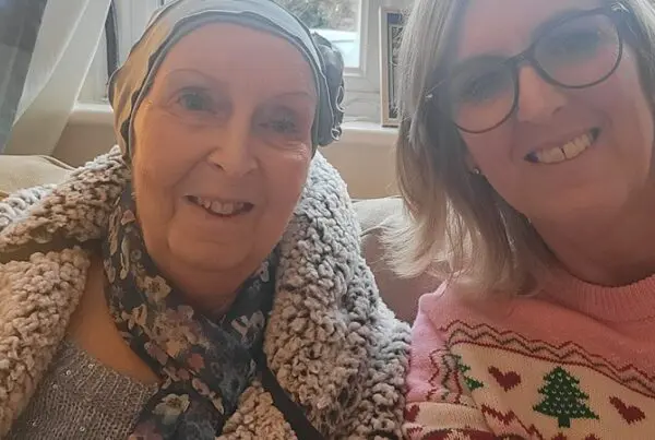 Elaine from SOS is taking part in a 26-mile walk to fundraise for Oakhaven Hospice.