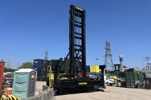 Hyster 8 Tonne EC-6 Stacker - Front View